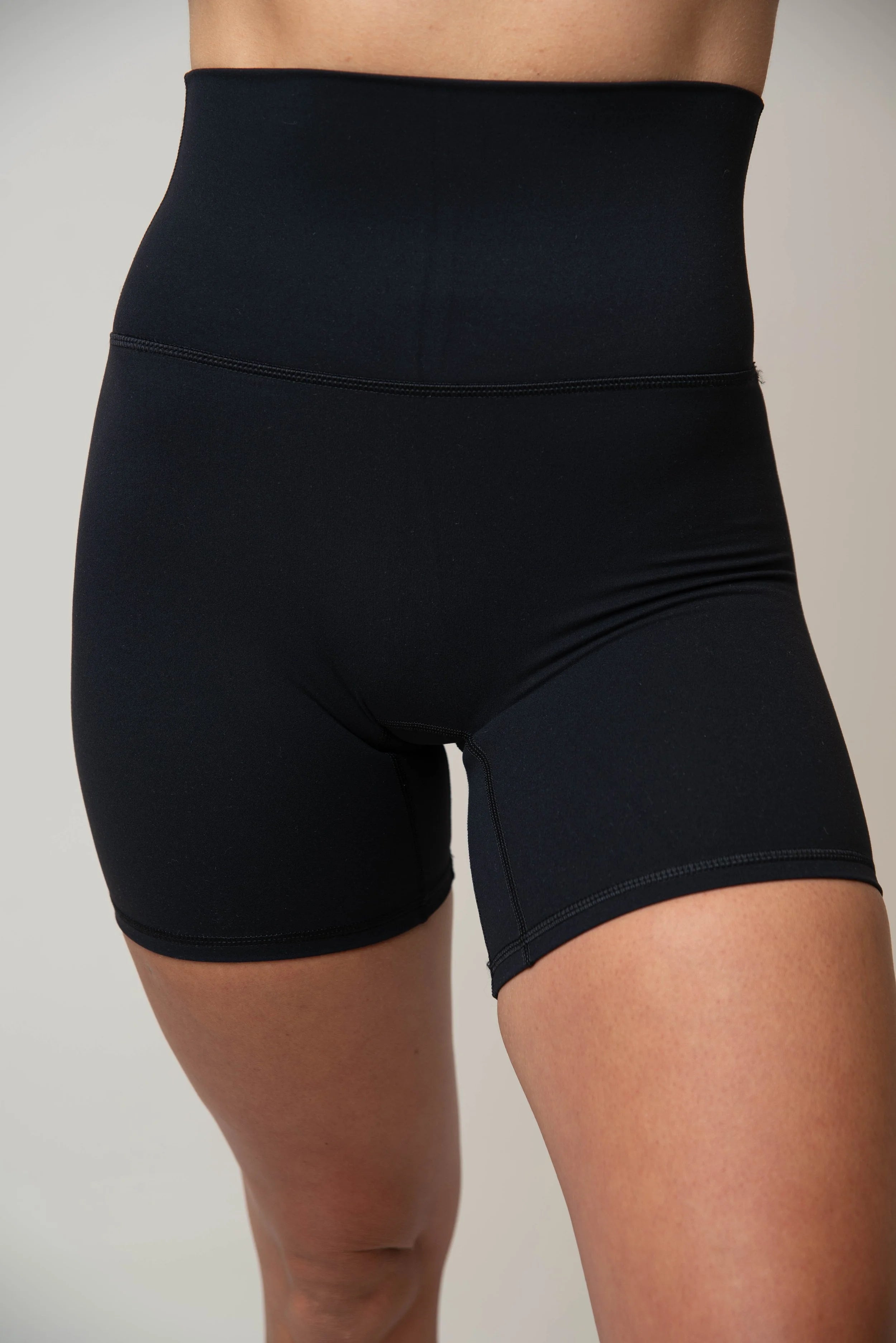 Sculpt High-Rise Shorts - Ink